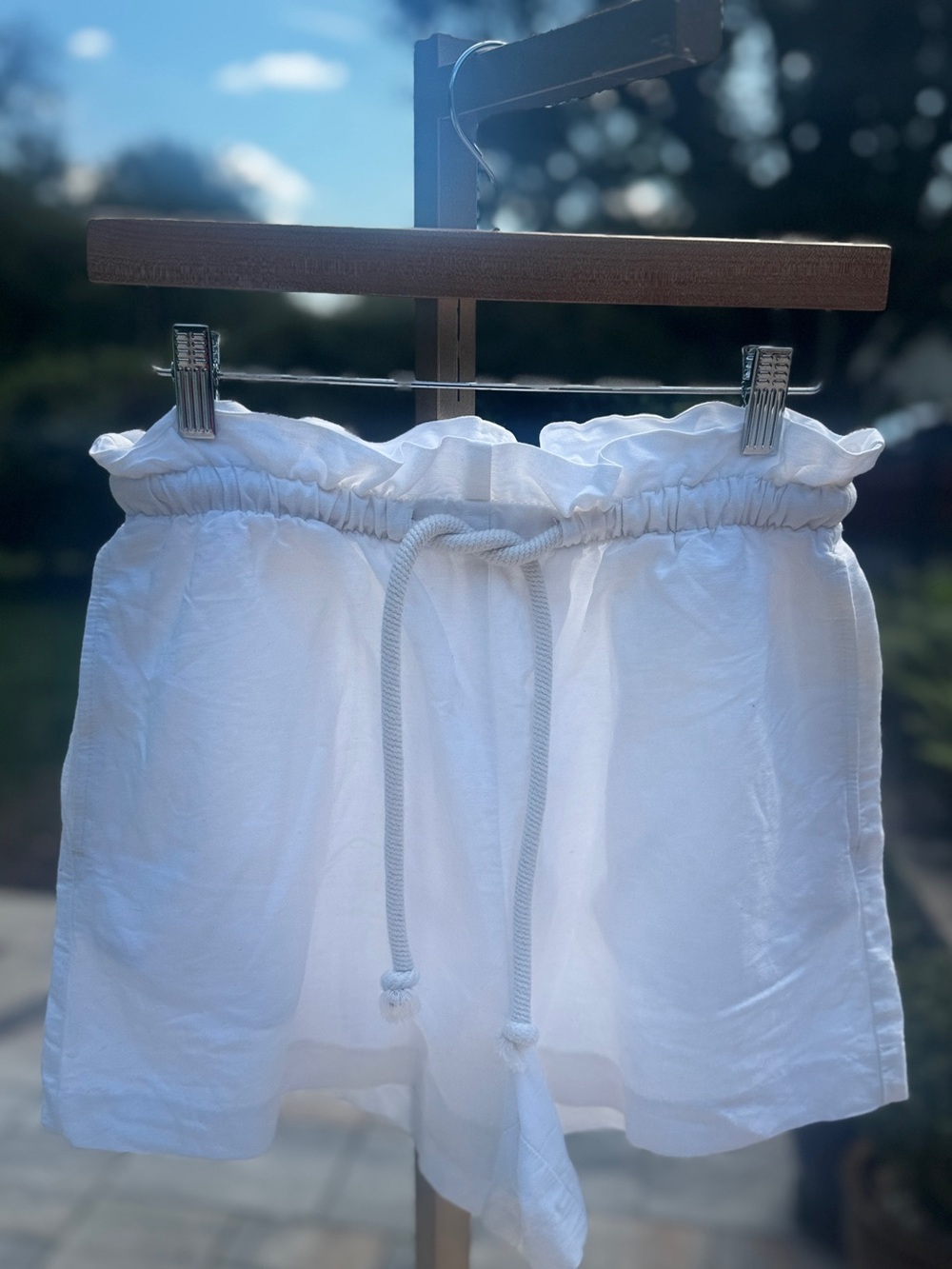 H&m Linen Blend Ruffle shorts Woman Size Small White Elastic Waist drawstring